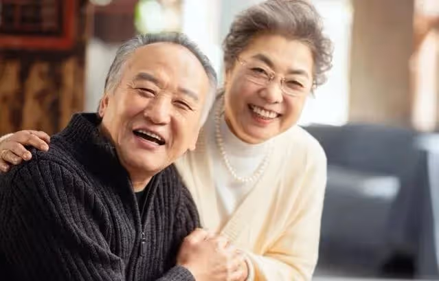 我存款80萬,退休金5千,只因沒管住嘴,晚年過得很淒涼