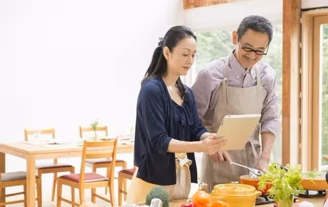 娘家拆遷補償3套房,分文不給我說我是外人,轉頭父母卻讓我養老