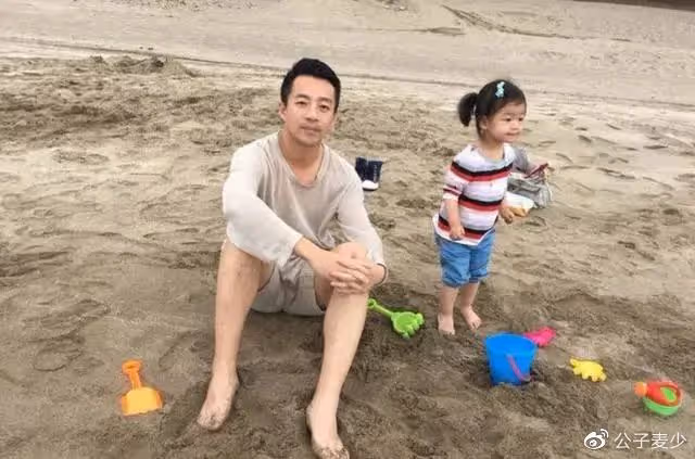 汪小菲返台為9歲女兒慶生！和兒女關係顯生疏，摟著大S媽喊丈母娘