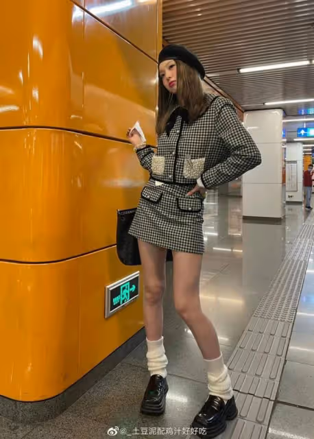 百萬女網紅被劈腿？推門而入發現男友與小三躺在床上！男主回應：早上酒店沒法入駐！