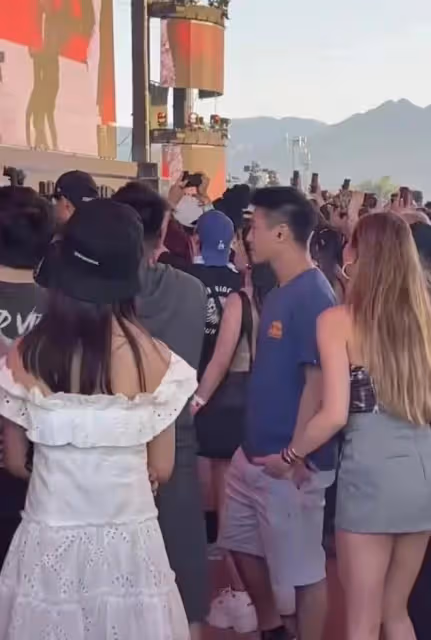 何猷君攜何超欣美國追星，與金髮美女熱聊，奚夢瑤獨自北大上課