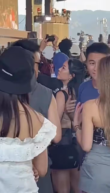 何猷君攜何超欣美國追星，與金髮美女熱聊，奚夢瑤獨自北大上課