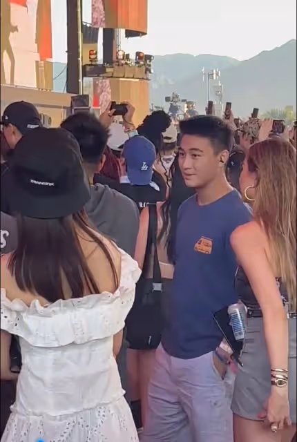 不怕奚夢瑤吃醋?何猷君泰國與美女熱聊,交換聯繫方式眼神曖昧
