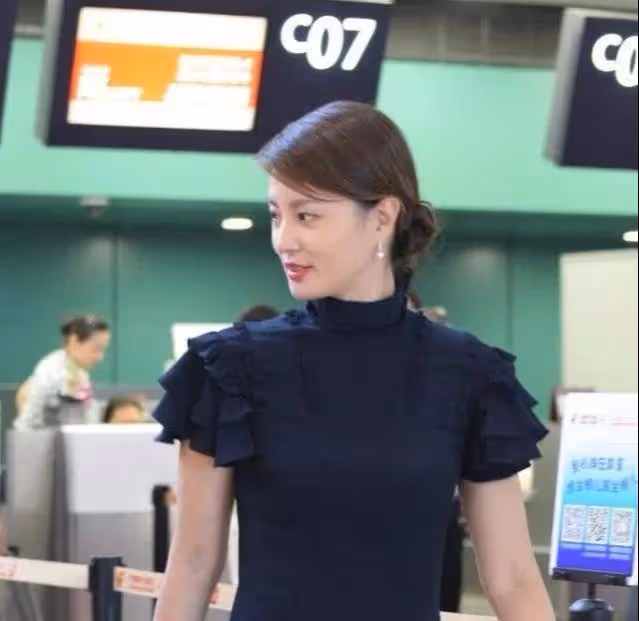 62歲央視主持張宏民,被粉絲用3607條視頻逼婚,對方疑似精神障礙