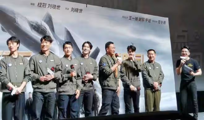 又一部粉絲電影?《長空之王》首映口碑出爐,聽聽專業演員怎麼說