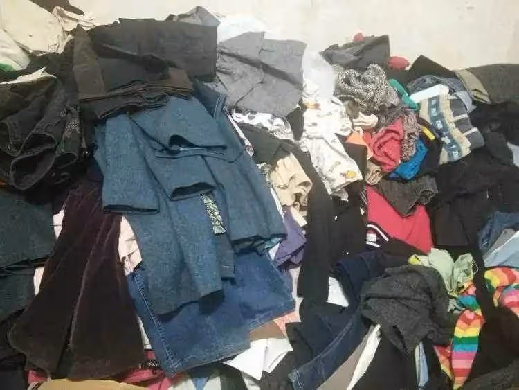 人窮不要心窮：不管你多窮，不要隨意穿別人舊衣服，有4點重要原因