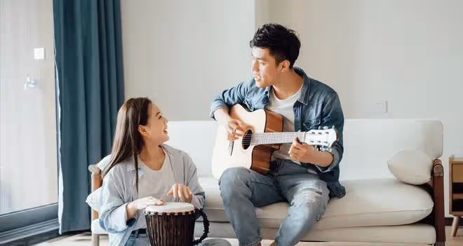丈夫不肯給小舅買車,妻子生氣地回娘家,回來後發現丈夫換了老婆