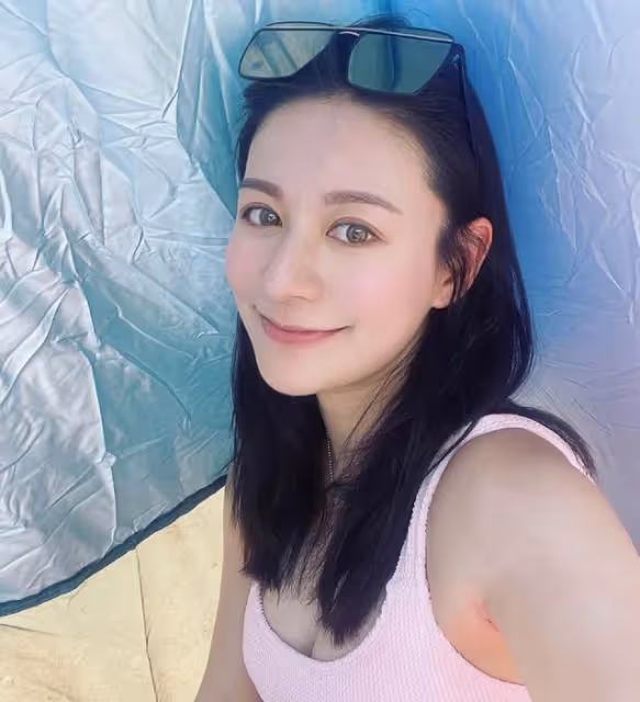 香港知名女星如願懷孕,穿泳裝曬孕肚,身材無走樣上圍變豐滿