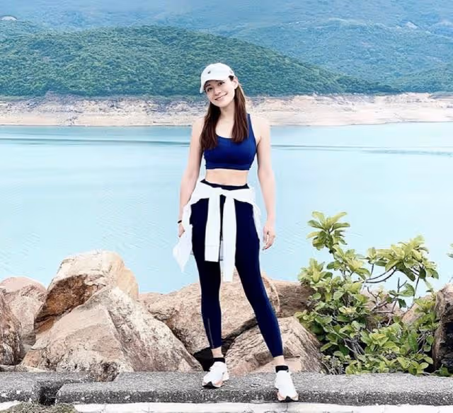 香港知名女星如願懷孕,穿泳裝曬孕肚,身材無走樣上圍變豐滿
