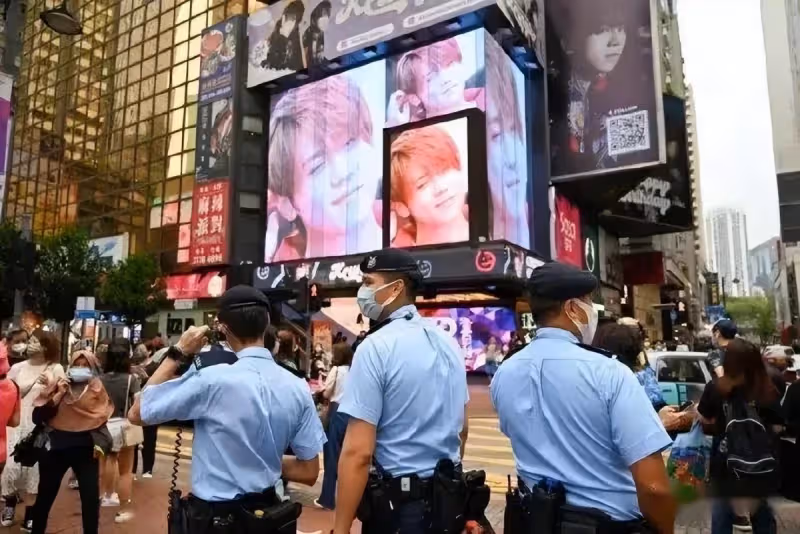 劉德華提攜後輩,與新晉頂流姜濤合影,被港媒稱「世紀合照」