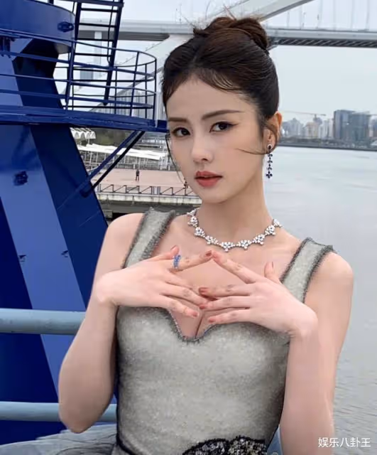 白鹿最近翻車也太慘烈了……還救得回來嗎?