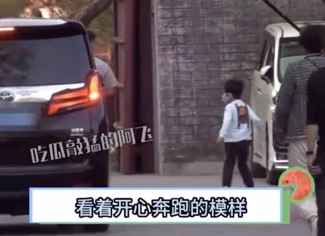 baby和宋威龍任豪拍戲,小海綿探班媽媽,頻繁現身片場母子情深