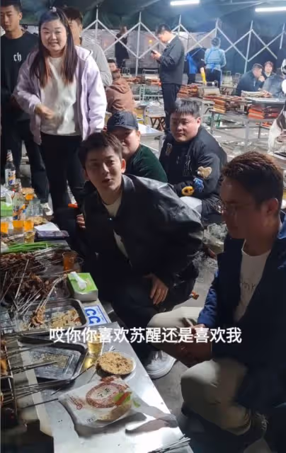 陳翔又翻車了,現身淄博追問路人喜不喜歡他,遭嫌棄敗淄博好感