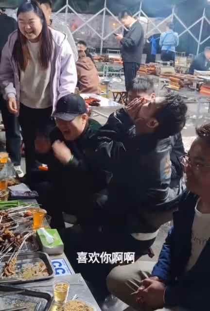 陳翔又翻車了,現身淄博追問路人喜不喜歡他,遭嫌棄敗淄博好感
