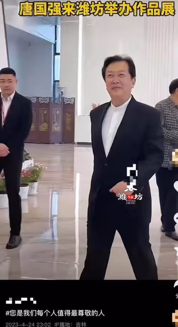 70歲唐國強回國辦書畫藝術展!身材挺拔老來瘦,收門票1299引熱議