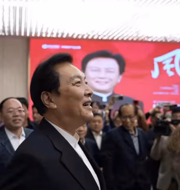 70歲唐國強回國辦書畫藝術展!身材挺拔老來瘦,收門票1299引熱議