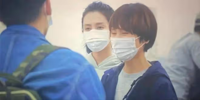 毛阿敏參加愛女成人禮!學霸女兒打仨唇釘,瘦出筷子腿高顏值似媽