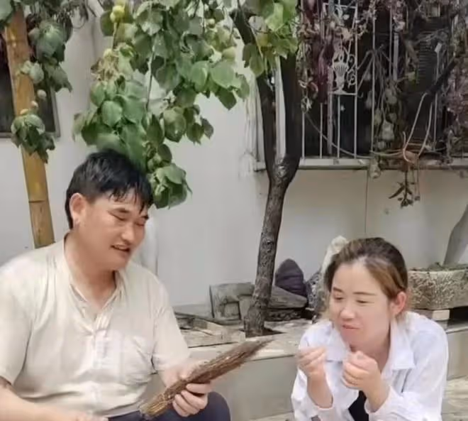 網紅大衣哥尷尬了,首次直播帶貨就翻車,一款高端化妝品賣出天價
