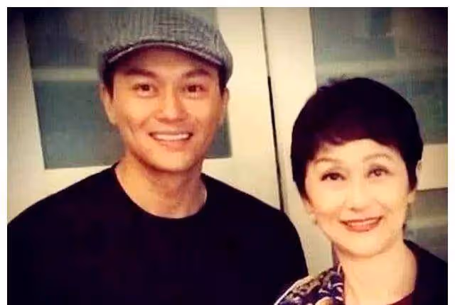 婆婆比兒媳婦還美！張智霖的混血母親顏值驚艷，曾是選美冠軍