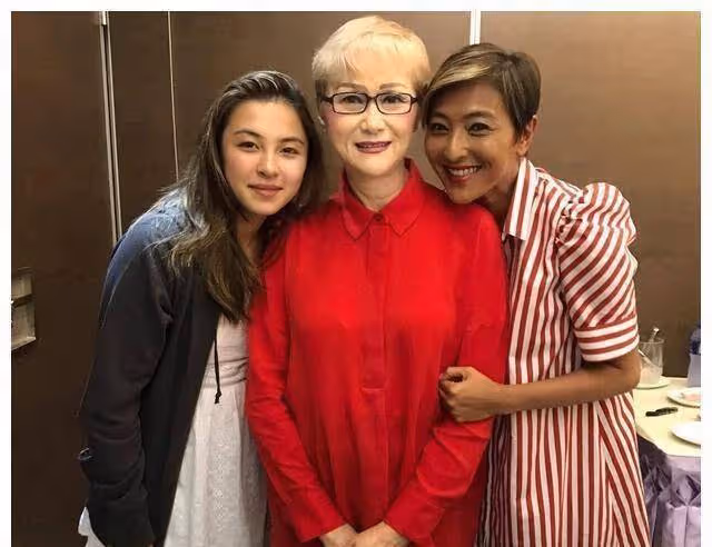 婆婆比兒媳婦還美！張智霖的混血母親顏值驚艷，曾是選美冠軍
