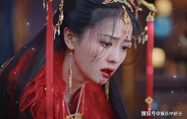 《長月燼明》蕭凜逝世後，用護心鱗換下的承諾，把葉夕霧害慘了
