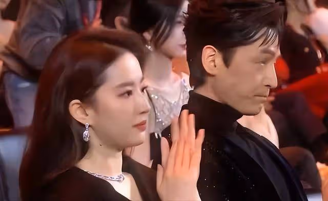 明星在資本面前有多卑微?蔡徐坤打敗周杰倫,楊冪特權碾壓趙麗穎