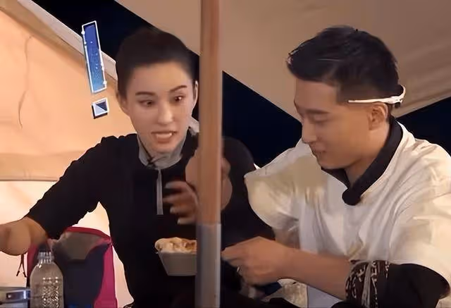 竇驍有多寵何超蓮?當紅男星遇上財閥千金,娛圈豪門寵文照進現實