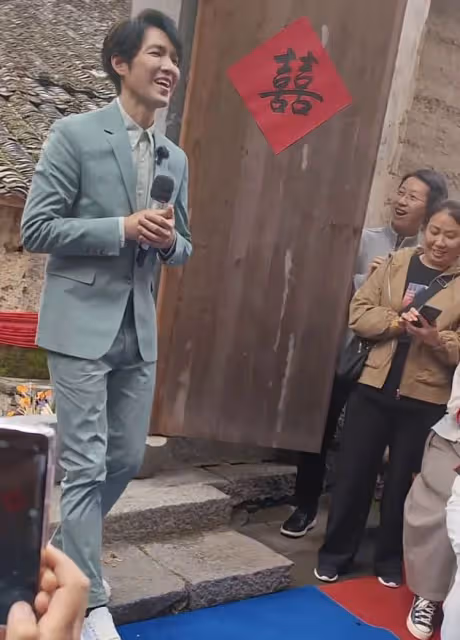 鍾漢良：為粉絲做婚禮見證人，不是一貫的時尚形象，看著很接地氣