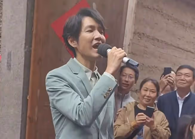 鍾漢良：為粉絲做婚禮見證人，不是一貫的時尚形象，看著很接地氣