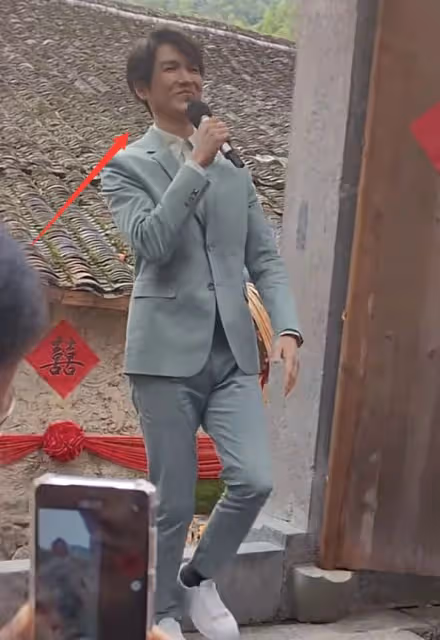 鍾漢良：為粉絲做婚禮見證人，不是一貫的時尚形象，看著很接地氣