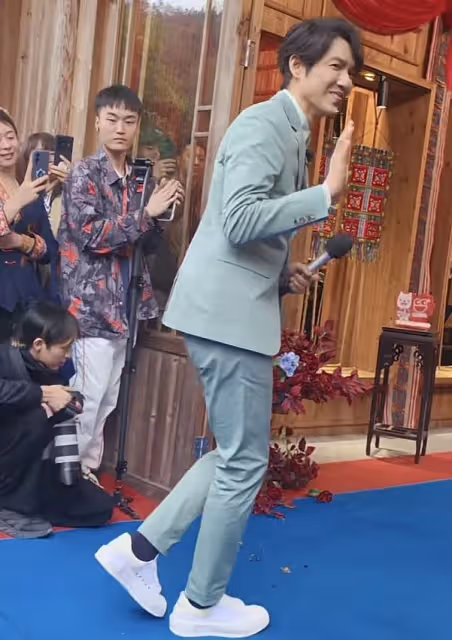 鍾漢良：為粉絲做婚禮見證人，不是一貫的時尚形象，看著很接地氣
