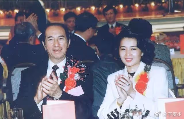 何超欣最丟臉的事：不是賭王78歲時生下她，而是傳言母親是利智