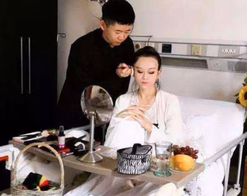 楊麗萍：30年不吃米飯，洗澡穿衣全靠助理協助，如今變成這樣…