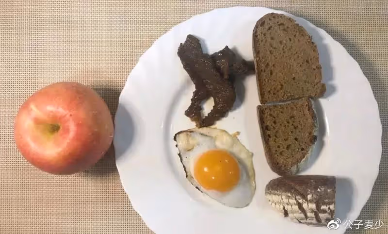 楊麗萍:30年不吃米飯,洗澡穿衣全靠助理協助,如今變成這樣…