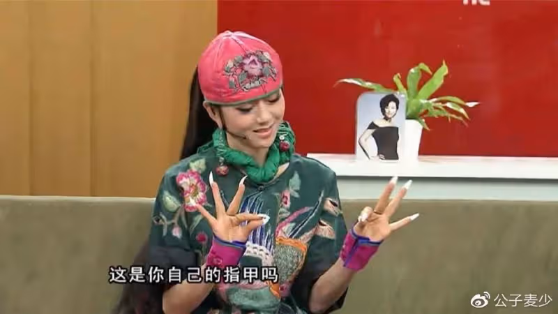 楊麗萍:30年不吃米飯,洗澡穿衣全靠助理協助,如今變成這樣…