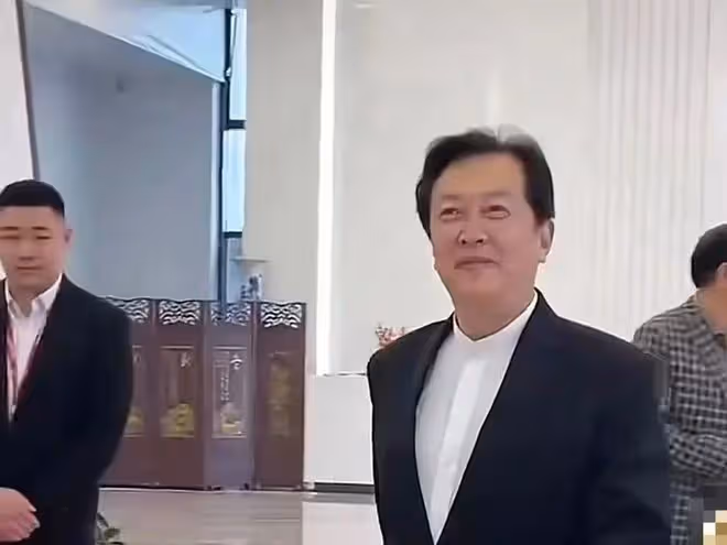 唐國強：回國之後罕見露面，辦書法展門票1299元，網友卻說太貴了