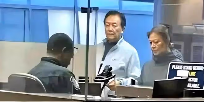 唐國強：回國之後罕見露面，辦書法展門票1299元，網友卻說太貴了
