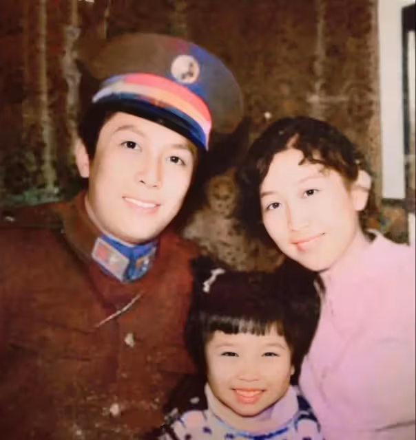 唐國強：回國之後罕見露面，辦書法展門票1299元，網友卻說太貴了