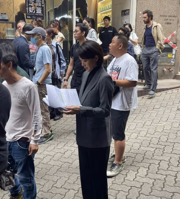 TVB實力花旦街頭拍戲被偶遇!49歲狀態佳,皮膚像剝了殼的雞蛋