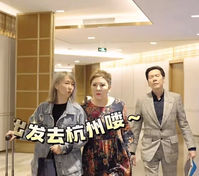 向太向華強包機回杭州,和小孫子視頻,郭碧婷兒子虎頭虎腦萌態足