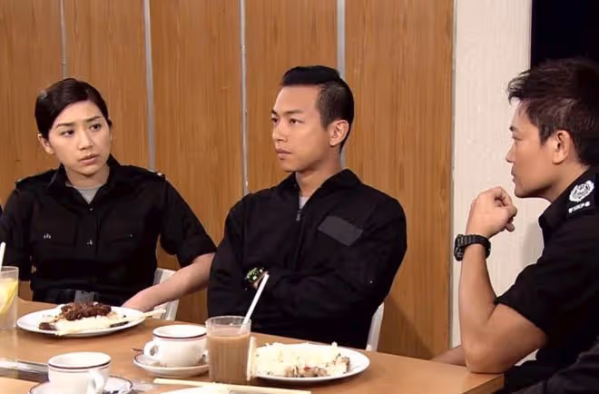 過氣港星曬70萬名表,在TVB拍戲月薪6千,來內地變大老闆