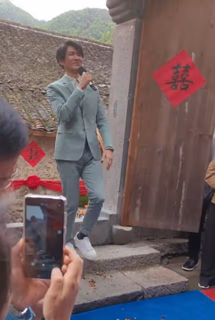 眾星出席網紅婚禮:鍾漢良顯滄桑,袁弘夫婦變化大,黃曉明躲角落