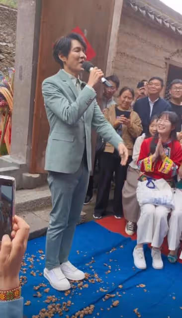 眾星出席網紅婚禮:鍾漢良顯滄桑,袁弘夫婦變化大,黃曉明躲角落