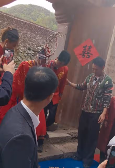 眾星出席網紅婚禮：鍾漢良顯滄桑，袁弘夫婦變化大，黃曉明躲角落