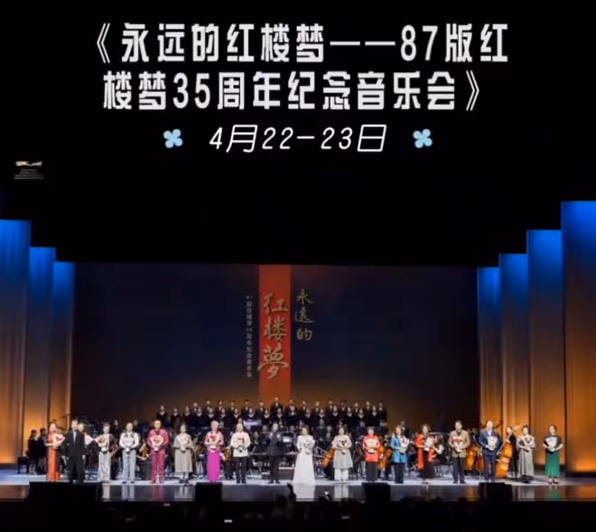 老戲骨私下聚會照曝光,多人抽菸惹爭議,室內仍吞雲吐霧動作熟練