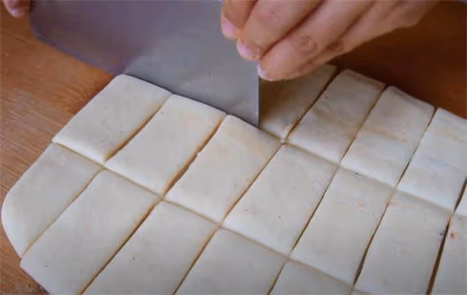 香掉牙燒餅詳細教程，外脆里軟層次多，咸香味濃，做法簡單又好吃