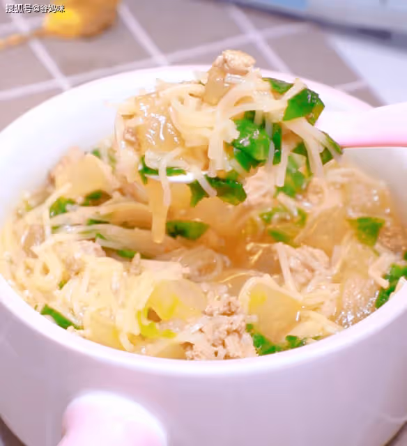 給乖寶吃的小麵條這樣做，有葷有素，營養還好吃，飯渣寶寶也能秒變乾飯人！