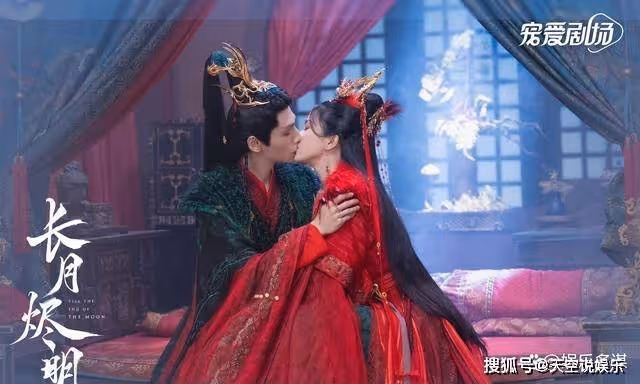 《長月燼明》葉冰裳服毒轉世妹女，蕭凜兩世苦戀成悲劇，替身梗重出江湖