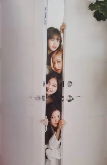 Lisa雜誌封面造型驚艷,短短兩月港泰日韓四版VOGUE封面悉數拿下