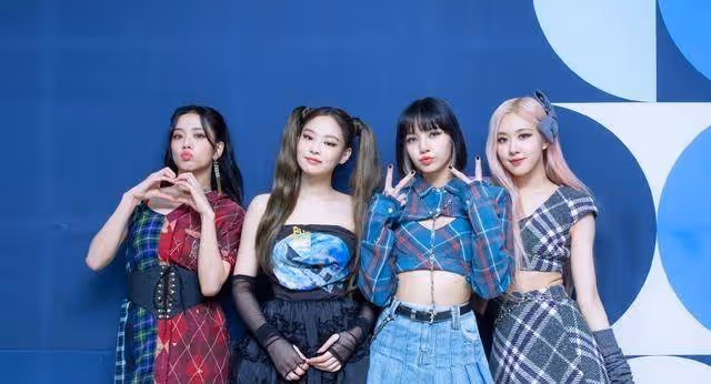 Lisa雜誌封面造型驚艷,短短兩月港泰日韓四版VOGUE封面悉數拿下